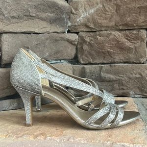Bandolino Womens 9M Silver Rhinestone Strappy Heels Open Toe Evening Shoes